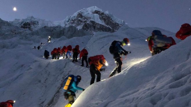 “सगरमाथा आरोहीको अन्तर्राष्ट्रिय ‘एभरेष्ट समिटर समिट’ नेपालमाहुने भएको छ के अगाडी कति जना ले भाग लेलान ?”