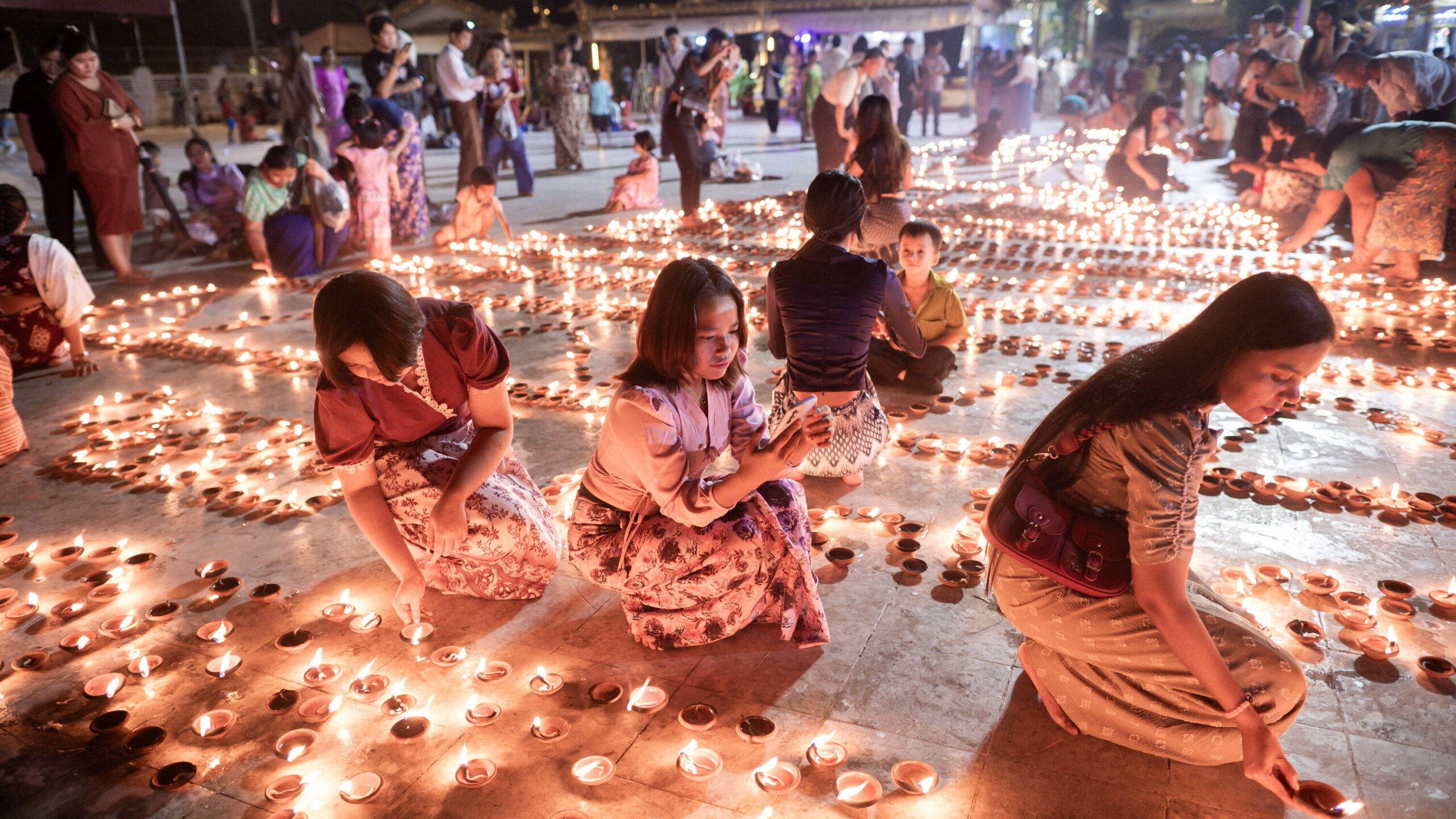 “म्यानमारमा बौद्ध उत्सवमा बम हमला भएको छ , २४ जनाको मृत्यु अरु के विवरण छन त ?”
