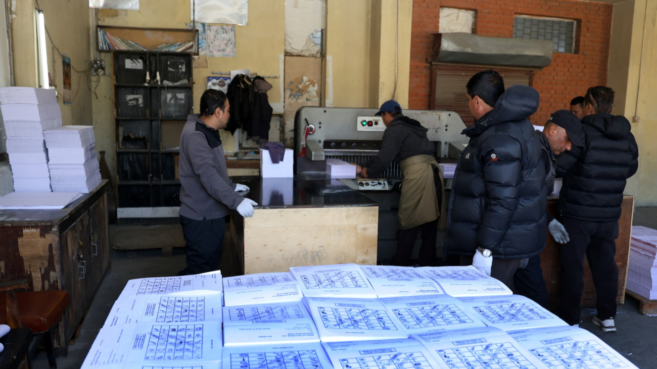 “६७ जिल्लाका १५५ निर्वाचन क्षेत्रको मतपत्र छपाइ सम्पन्न, अब १२ लाख बाँकी कहिले सम्म पुरा होला त ?”